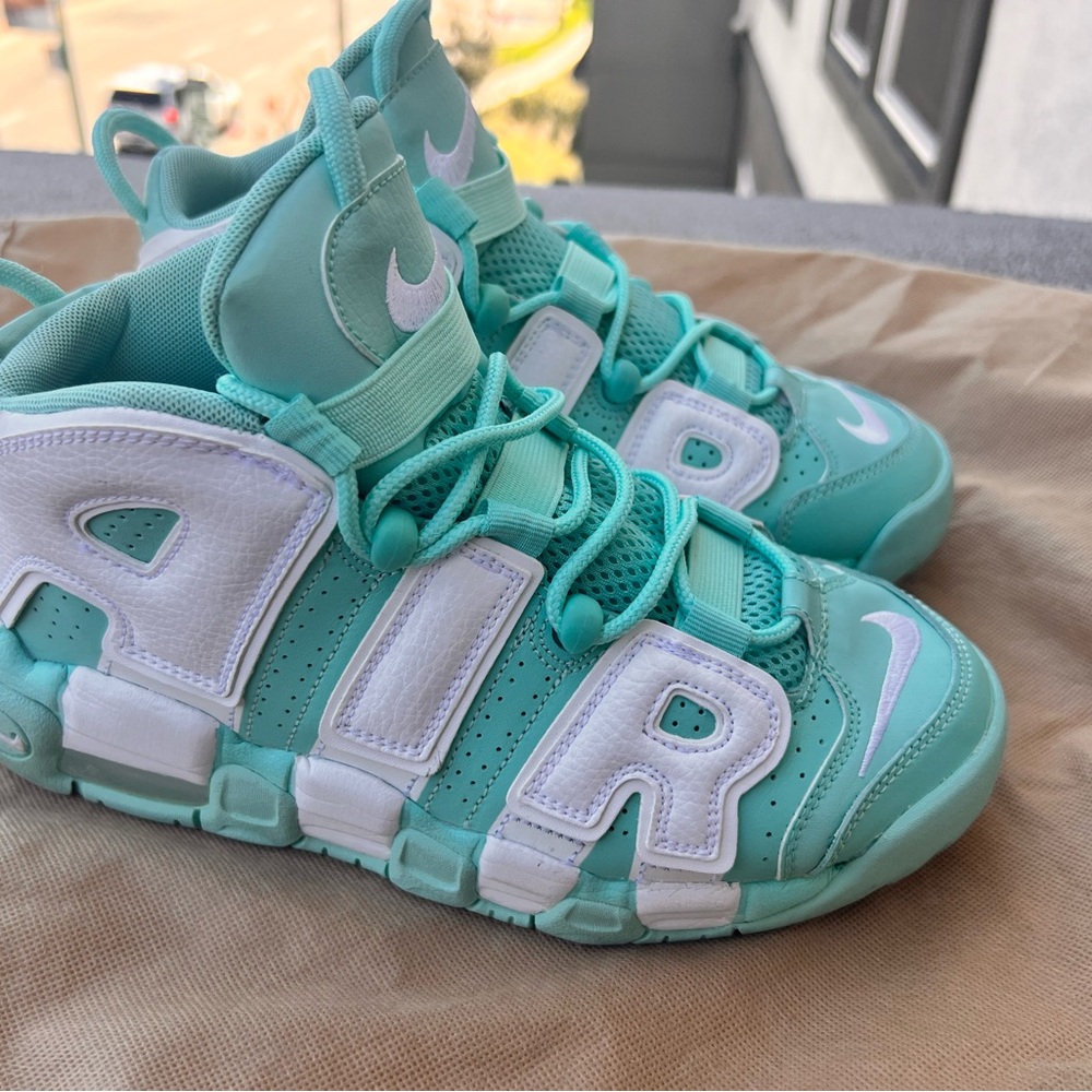 Nike Uptempo Youth 6.5 Women's size 8 Island Green